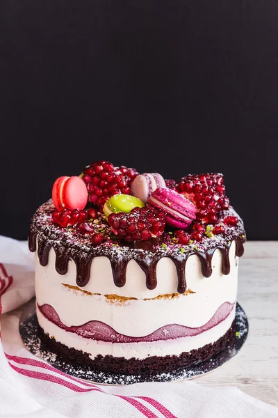 Cream mousse cake with pomegranate — Stock Photo, Image